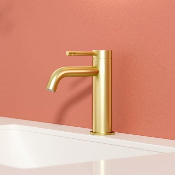 Brushed gold knurled handle and base bathroom faucet | B1010B 01