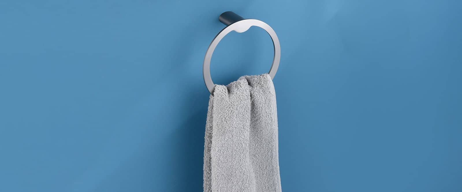 Towel ring with grey towel - Lanerdi bath accessories