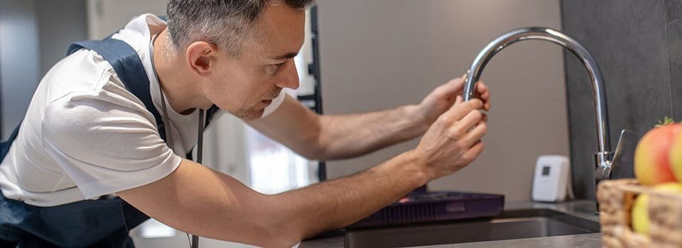 Checking stainless steel faucet state