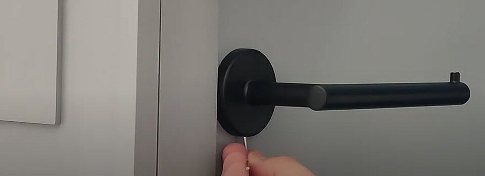 Tighten Set Screws of toilet paper holder - replace a toilet paper holder