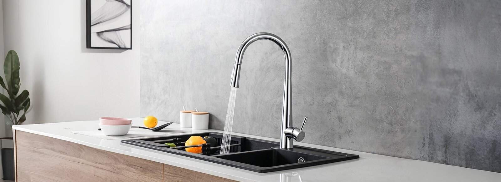 Chrome kitchen faucet with dual modes sprayer
