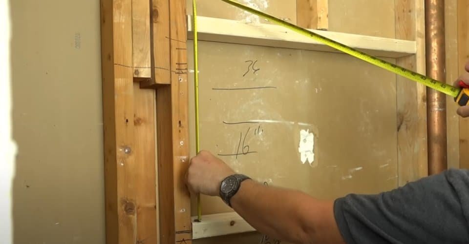 Install Horizontal Blocking for building a shower niche