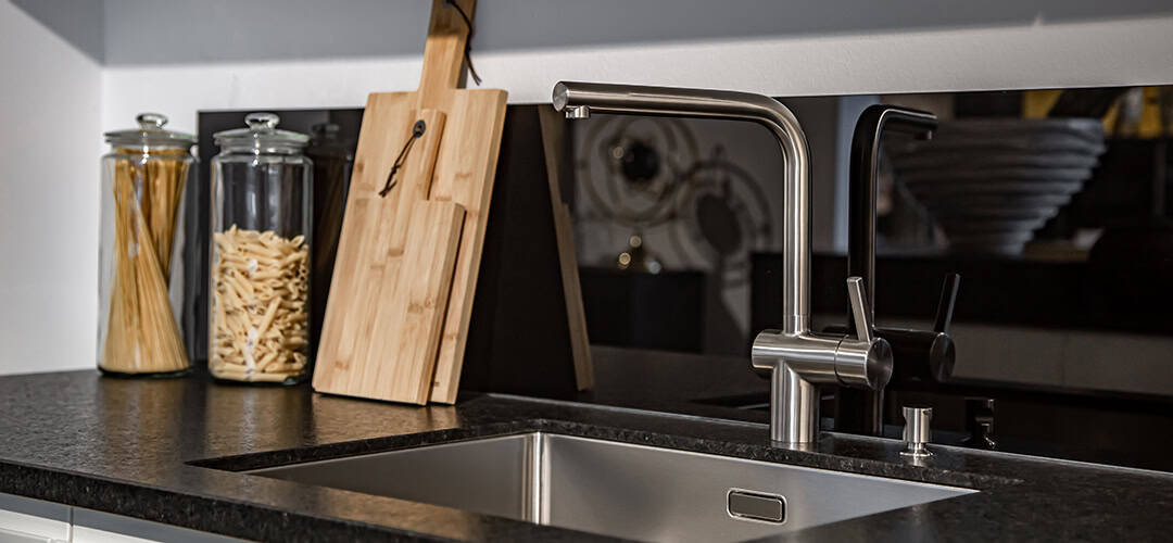 Low-arc Standard kitchen faucet