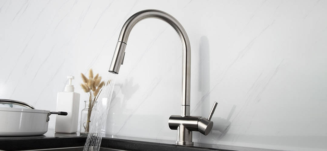 Lead-free kitchen faucet with pull out sprayer