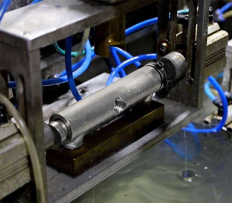 A shower faucet valve is processing water testing Top Shower Faucet Manufacturer in China