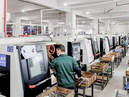 Mehrachsige CNC-Bearbeitungszentren bearbeiten präzise Edelstahl-Armaturen-Wasserläufe