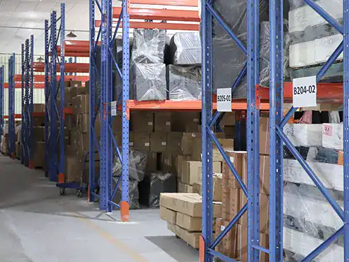 Robuste Transportverpackung und Lagerhaltung für Großbestellungen von Armaturen