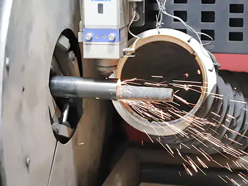 Präzisionssägenschnitte aus massiven INOX 304 Edelstahlrohren für die Armaturenherstellung