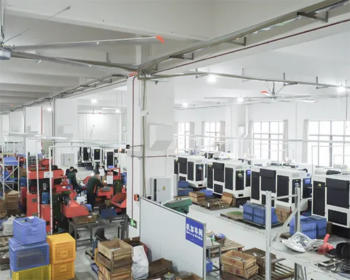 Mehrachsig CNC Bearbeitungszentren auf der Lanerdi Produktionshalle für Edelstahlarmaturen